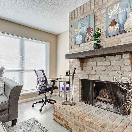 Cheerful 3-Bedroom Home With Indoor Fireplace Houston Kültér fotó