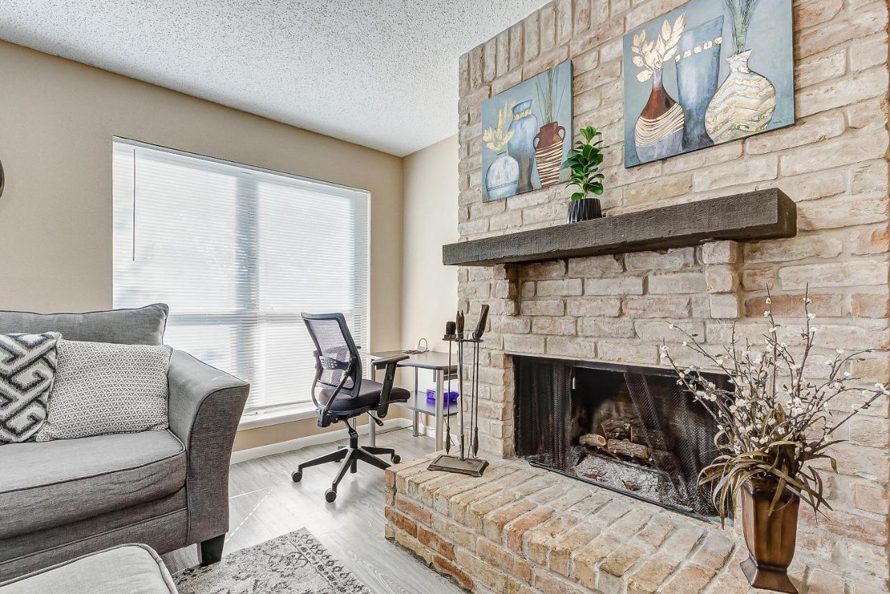 Cheerful 3-Bedroom Home With Indoor Fireplace Houston Kültér fotó